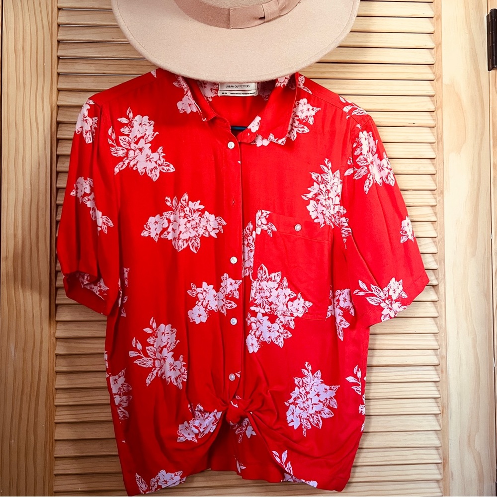 FLASH SALE ✨ Urban Outfitters Hawaiian style shirt